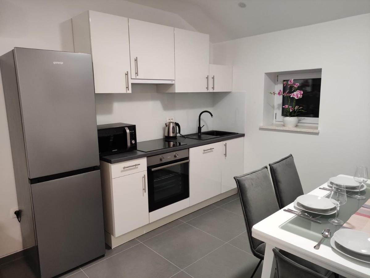 Mira 2 Apartment Zagvozd Bagian luar foto